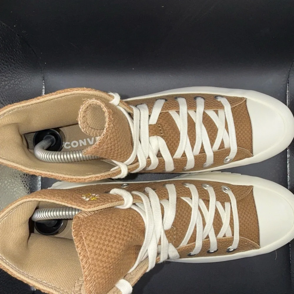 Size 8.5 - Converse Chuck Taylor All Star Lugged Platform 2.0 High Autumn, 9/10